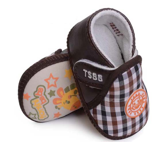 天使之嬰格子布+PU幼兒步前鞋咖色