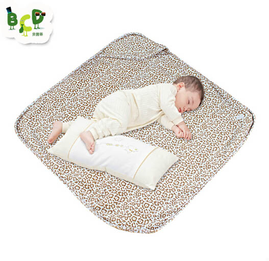 貝茜蒂豹紋天鵝絨嬰兒抱被