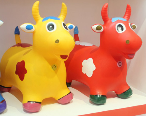 哈哈球彩繪音樂(lè)牛充氣玩具