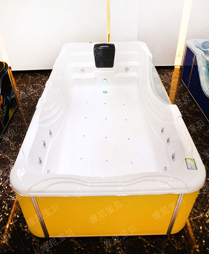 維尼寶貝黃色長(zhǎng)形浴缸