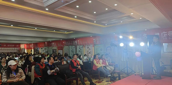 艾童國(guó)際第十三屆五臺(tái)山祈福大會(huì)2.jpg 艾童國(guó)際第十三屆五臺(tái)山祈福大會(huì)2.jpg