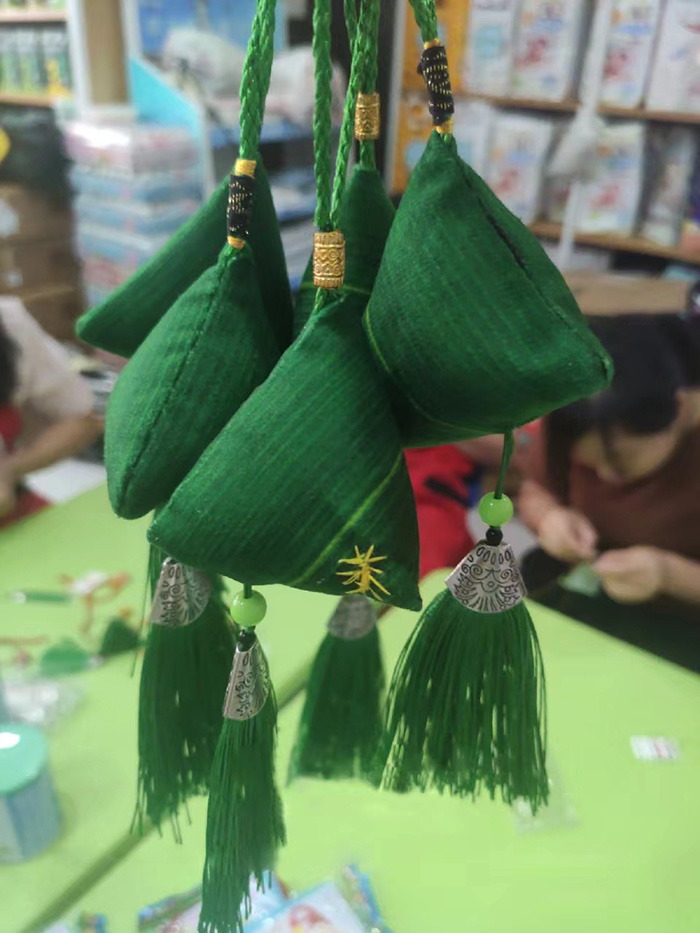 雅慧“父親節(jié)&端午節(jié)”主題活動圓滿結束4.jpg 雅慧“父親節(jié)&端午節(jié)”主題活動圓滿結束4.jpg