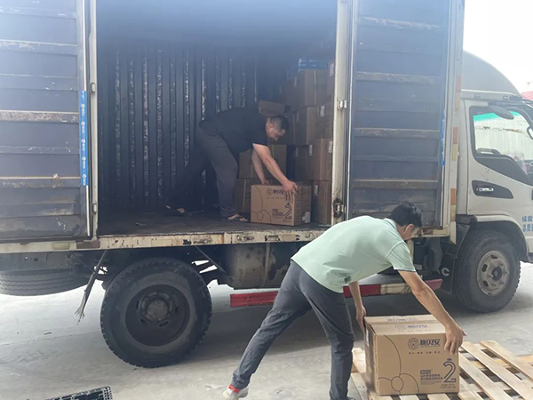 施貝安捐贈物資馳援涿州3.jpg 施貝安捐贈物資馳援涿州3.jpg