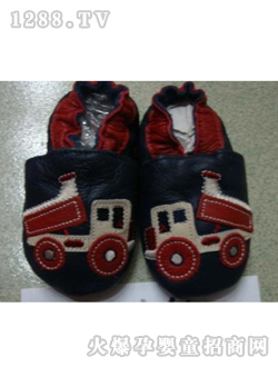 �ú��Ӻ�ɫ��܇(ch��)����Ь