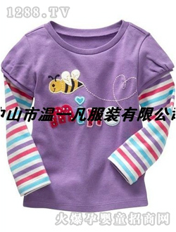 ��һ����ɫ����Ůͯ�L��T��